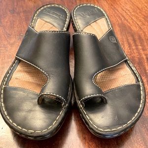 Born Toe Ring Leather Sandals • Black • Size 9 • 2-in heel • Only Barely Used
